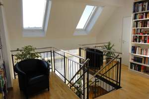 Sonnige und ruhige Dachterrassen-Maisonette Wohnung am Rotkreuzplatz