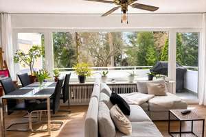 Neuwertige 3 Zimmer-Wohnung in Moosach mit Balkon, moderner Küche und Tiefgaragenstellplatz inkl.
