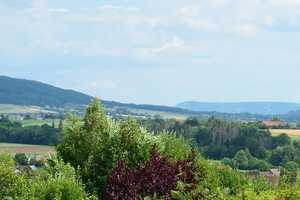 Sofort einziehen! 2014er Massivhaus mit niedrigen Nebenkosten, Einbauküche und drei Garagen! – Hameln-Pyrmont (Kreis) – Vorschaubild 1