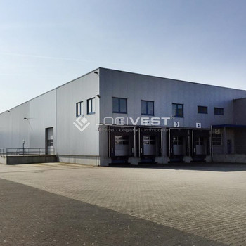 Moderne Lager- und Produktionsfläche mit Büro an der A92