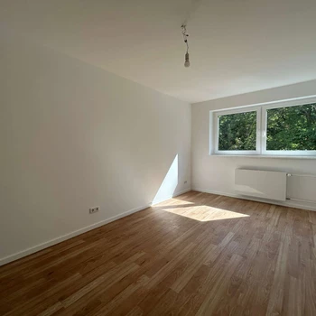 https://pictures.immobilienscout24.de/listings/0fc29ce7-9342-472a-a8d0-0f09dea19994-2072816980.jpg/ORIG/legacy_thumbnail/350x350/format/webp/quality/90 image