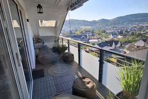 Zuhause wohlfühlen! Traumhafter Blick über Fürth - 4,5Zi mit EBK, Garage und Fußbodenheizung!