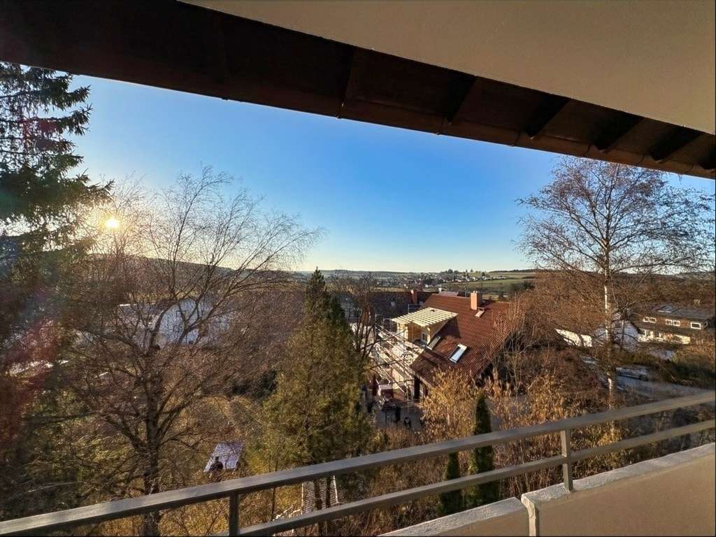 Immobilie in Brigachtal - Großzügige 4-Zimmer-Wohnung mit großem Balkon und Carport - Bild 2