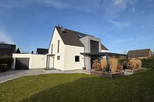 Exklusives Einfamilienhaus mit hochwertiger Ausstattung – Die vollständige Adresse der Immobilie erhältst du vom Anbieter., 30938 Burgwedel – Vorschaubild 2