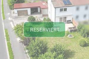 Sanierte Doppelhaushälfte mit Energieplus, großen Garagen und extra Büro – Wolfgang-Droßbach-Straße 39, 92242 Hirschau – Vorschaubild 1