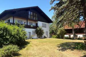 renovierte 3-Zimmer-Dachgeschosswohnung mit Einbauküche und Gartenmitnutzung in Pöcking-Aschering – St.-Sebastian-Straße 13, 82343 Pöcking – Vorschaubild 9