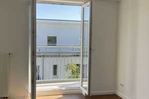 Tolle 2 Zi. DG Wohnung mit Balkon im beliebten Ottensen – Friedensallee 274, 22763 Hamburg – Vorschaubild 4