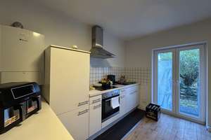 Gemütliche Souterrain-Wohnung mit Einbauküche und Terrasse