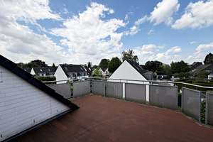Stilvolle Maisonettewohnung mit 3,5 Zimmern, Dachterrasse, Kamin und Nähe zum  Rhein – Die vollständige Adresse der Immobilie erhältst du vom Anbieter., 40547 Niederkassel, Düsseldorf – Vorschaubild 2