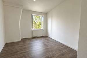 Helle und modernisierte 2 Zimmer-Dachgeschoss-Wohnung in sehr zentraler Lage! – Höchstätter Str. 9, 86156 Links der Wertach-Süd, Augsburg – Vorschaubild 4