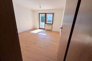 Erstbezug nach Renovierung: 2-Zimmer-Wohnung mit Südwestbalkon, Einbauküche und TG-Stellplatz – 92318 Neumarkt in der Oberpfalz – Vorschaubild 9