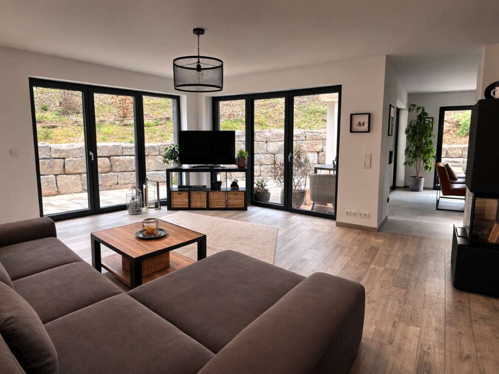 Immobilie in Leidersbach - Design trifft Komfort – Modernes Einfamilienhaus in Top-Zustand! - Bild 3