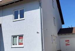Strassenfassade/Garage