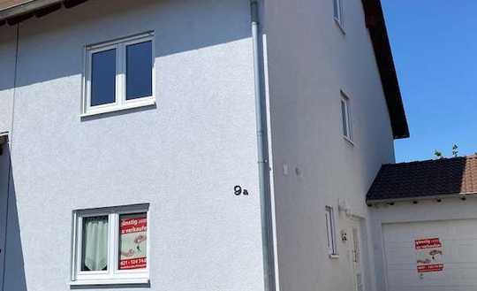 Neuwertiges und bezugsfreies Familienhaus mit Garten und Garage!