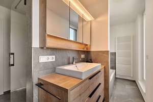 In Laufnähe zur Würm: Neuwertige 3,5-Zimmerwohnung mit Penthouse-Flair und Dachterrasse – Die vollständige Adresse der Immobilie erhältst du vom Anbieter., 81247 Obermenzing, München – Vorschaubild 6