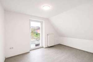 Bezugsfertige und sanierte 4-Zimmer-Maisonettewohnung mit schöner Einbauküche und Gartennutzung – Die vollständige Adresse der Immobilie erhältst du vom Anbieter., 42855 Nordstadt, Remscheid – Vorschaubild 11