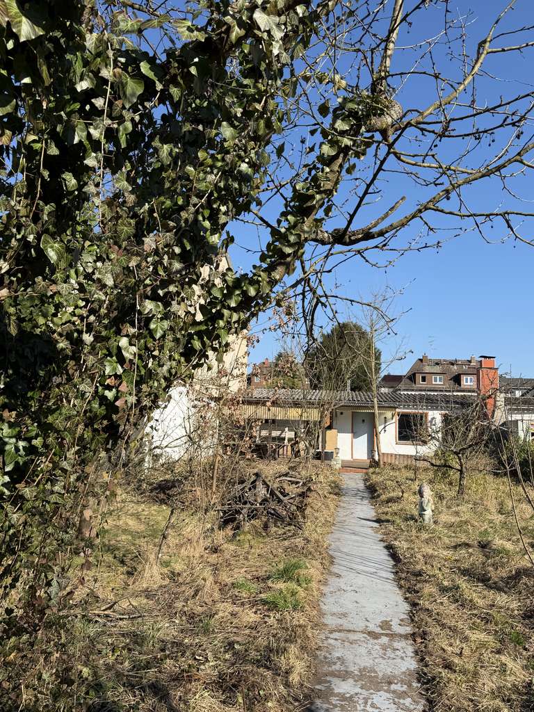 Immobilie in Offenbach am Main - +OF-Tempelsee+ DHH renovierungsbed.:2 Wohngn.220 qm Wfl.,690 qm Grundst.,Gartenhaus m.Bar,Doppelgar. - Bild 1