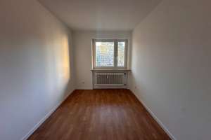 Moderne 4-Zimmer-Wohnung mit Balkon in Nürnberg – Herzogstandstraße 22, 90471 Langwasser Nordwest, Nürnberg – Vorschaubild 3