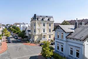 Stilvolle Altbauwohnung mit Balkon im Herzen von Cuxhaven – Die vollständige Adresse der Immobilie erhältst du vom Anbieter., 27472 Cuxhaven – Vorschaubild 2