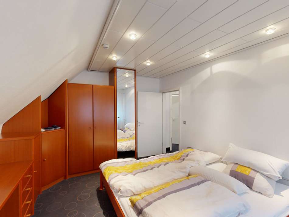 Schlafzimmer DG
