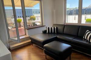 Geschmackvolles Penthouse mit 2,5 Zimmern in Düsseldorf – Die vollständige Adresse der Immobilie erhältst du vom Anbieter., 40470 Mörsenbroich, Düsseldorf – Vorschaubild 2