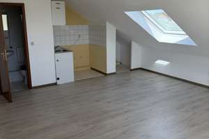 helle 1-Zimmer-Dachgeschosswohnung in Karlsruhe-Knielingen – Eggensteiner Str. 11, 76185 Knielingen, Karlsruhe – Vorschaubild 2