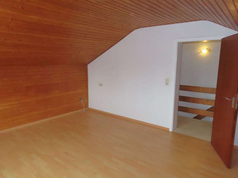 Immobilie in Eggenstein-Leopoldshafen - Zweifamilienhaus mit Nebengebäude und Garten in Eggenstein-Leopoldshafen - Bild 11