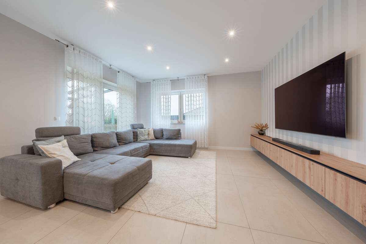 Immobilie in Bippen - Modernes Familienanwesen

Großzügigkeit, Design und Zukunftssicherheit in perfekter Harmonie - Bild 22