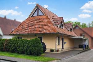 Attraktives Einfamilienhaus mit ausgebautem Spitzboden und offenem Wohnkonzept – Die vollständige Adresse der Immobilie erhältst du vom Anbieter., 26125 Ofenerdiek, Oldenburg (Oldenburg) – Vorschaubild 2