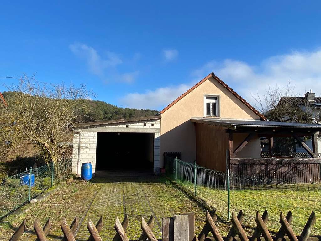 Immobilie in Schindhard - Solides Einfamilienhaus mit Potential und Nebengebäuden in ruhiger, sonniger Lage von Schindhard - Bild 4