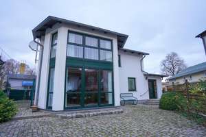 Gemütliches Einfamilienhaus mit Kamin, guter Ausstattung und maritimer Lage – Haupstraße 25, 18556 Wiek – Vorschaubild 1