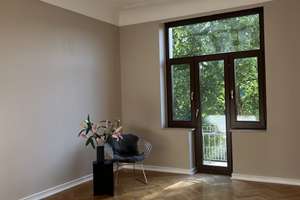 Stilvoller Altbau mit drei Balkonen und frontalem Blick auf den Spee’schen Graben – Poststr. 30, 40211 Carlstadt, Düsseldorf – Vorschaubild 3