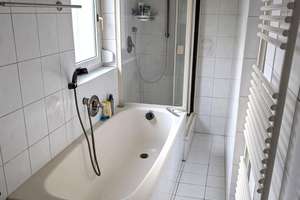 Alleinstehendes Einfamilienhaus für die große Familie in S-Bahn Nähe – Plochingerstr. 137, 73730 Oberesslingen, Esslingen am Neckar – Vorschaubild 3