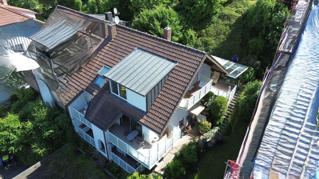 Immobilie in Merzhausen - Top Aussicht über Merzhausen- DHH mit 2-Zimmer-ELW – Raum & Extra-Grundstück für die ganze Familie - Bild 2