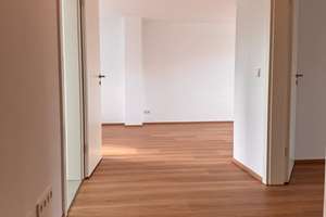 Sanierte Wohnung 4. Etage mit Balkon, Aufzug und dazu mietbarem Tiefgaragenstellplatz in Derendorf – Ulmenstraße 102, 40476 Derendorf, Düsseldorf – Vorschaubild 2