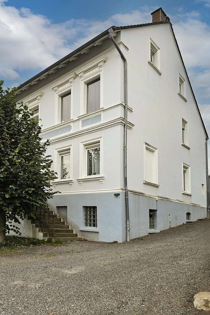 Immobilie in Halver - Ein-/Zweifamilienhaus mit Garage, Doppelcarport und Garten - Bild 2