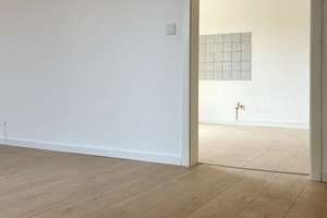 2 Zimmer Wohnung im DG - Schlafzimmer und Wohnküche - frisch renoviert – Spichernstraße 75, 47137 Untermeiderich, Duisburg – Vorschaubild 2