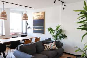 Urban Living: Möbliertes Zimmer mit eigenem Privatbad