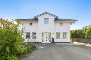 Wohnen für Individualisten, großzügige Stadtvilla mit zeitloser Eleganz – Wohlfühlen in Pinneberg! – Die vollständige Adresse der Immobilie erhältst du vom Anbieter., 25421 Pinneberg – Vorschaubild 3