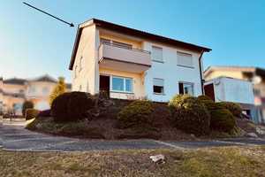 2-Familienhaus mit 2 Garagen, großem Grundstück und Weitblick! – Karlsruhe (Kreis) – Vorschaubild 1
