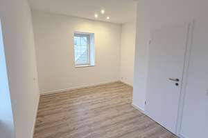 Frisch sanierte 2-Raum-Wohnung mit Einbauküche, Bad mit Wanne,  & Carport-Stellplatz – Die vollständige Adresse der Immobilie erhältst du vom Anbieter., 6246 Bad Lauchstädt – Vorschaubild 8