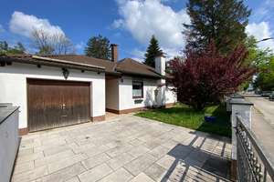 BUNGALOW MIT GROSSEM GARTEN UND GARAGE – RENOVIERUNGSBEDÜRFTIG MIT VIEL POTENZIAL – Die vollständige Adresse der Immobilie erhältst du vom Anbieter., 81827 Waldtrudering, München – Vorschaubild 3