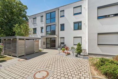 Großzügige Etagenwohnung mit Balkon und Aufzug in Augsburg-Bärenkeller