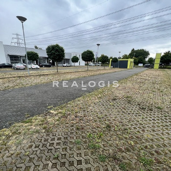 ca. 2.000 m² befestigte Freifläche in unmittelbarer Nähe zur Autobahn