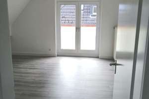 Gemütliche Dachgeschosswohnung mit Fenster Bodenbündig – Am Krausen Bäumchen 103, 45136 Bergerhausen, Essen – Vorschaubild 1