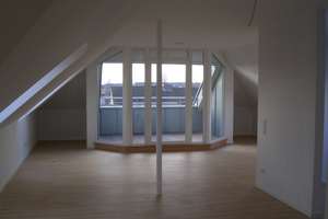 Sehr grosszügige und lichtdurchflutete Dachgeschosswohnung – Sterntalerweg 75, 40235 Flingern Nord, Düsseldorf – Vorschaubild 2