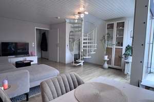 Helle und ansprechende 2,5  Zimmer Maisonette-Wohnung mit  Balkon in Stuttgart-Ost