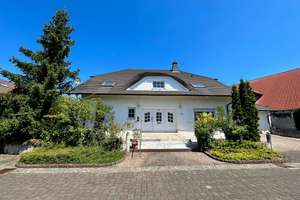 Ramstein-Miesenbach - Außergewöhnliche Villa in Top Lage, 7 ZKB, Garage, EBK – Die vollständige Adresse der Immobilie erhältst du vom Anbieter., 66877 Ramstein-Miesenbach – Vorschaubild 1