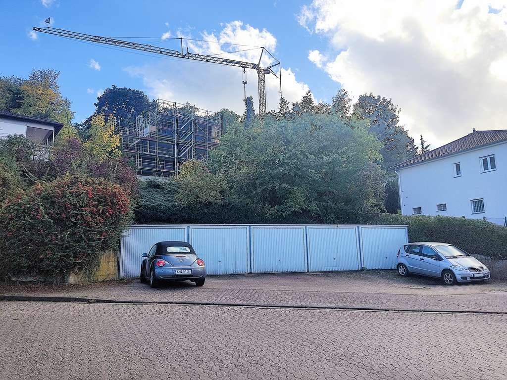 5 Garagen schon da, Platz für Ihre Ideen & Oldtimer, Rendite+Exklusives Baugrundstück mit Weitblick