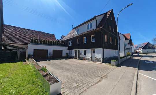 Familiendomizil mit Dachterrasse und Doppelgarage inmitten von Kohlstetten!